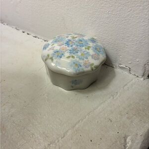Vintage Floral Takahashi San Francisco porcelain trinket box